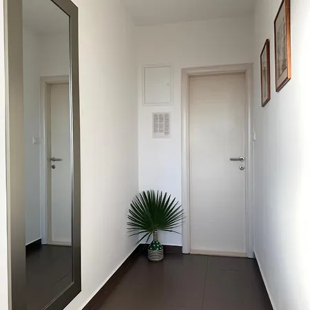 Sunrise Apartment *